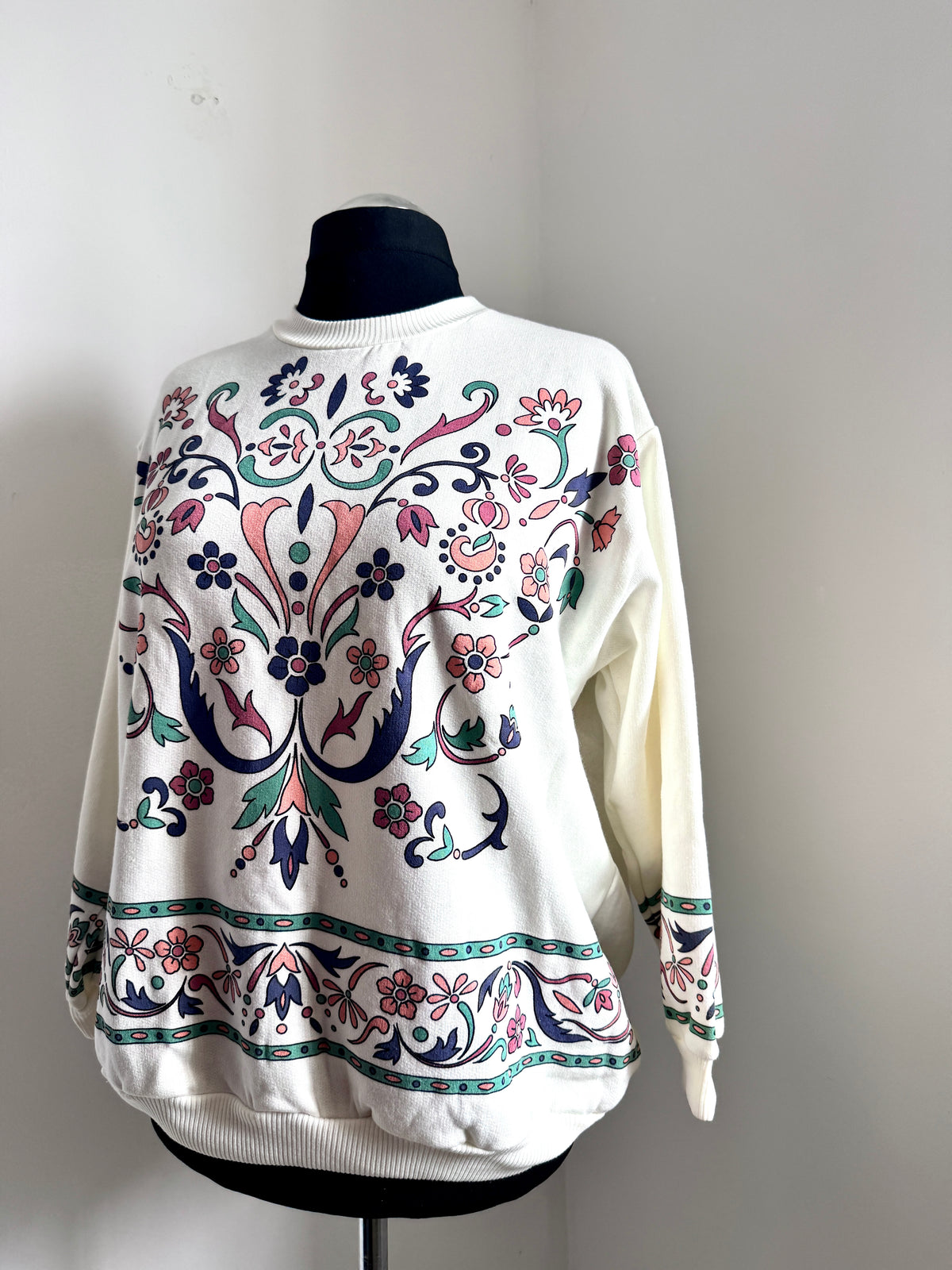 Vintage Sweatshirt Floral Ornate Print