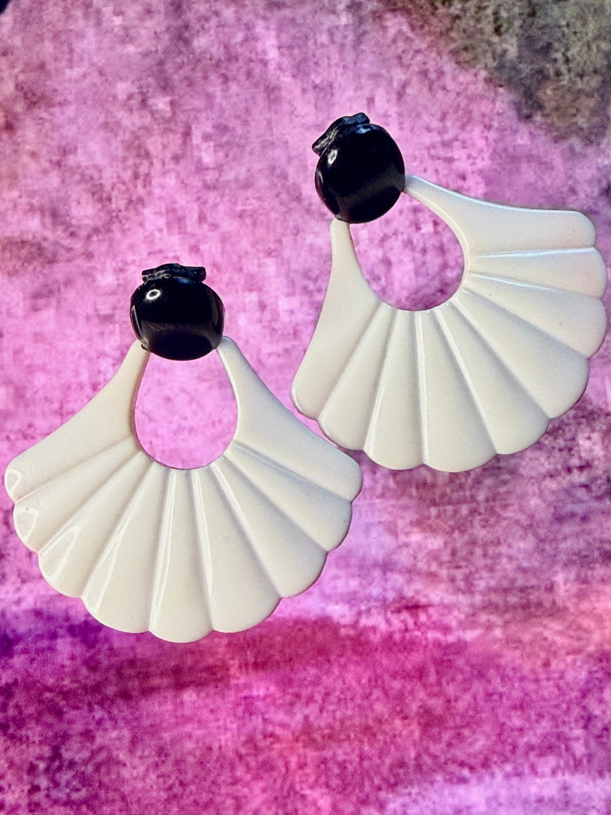Vintage 1980s Monochrome Fan Shell Clip-On Earrings, Chunky Black & White Acrylic Mod Statement Jewellery