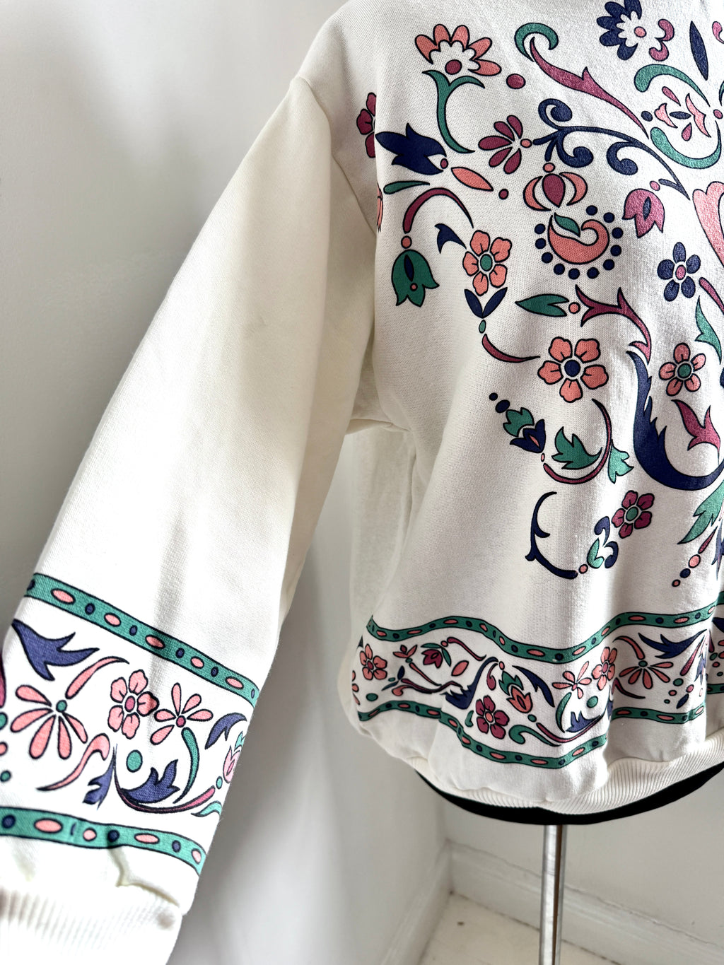 Vintage Sweatshirt Floral Ornate Print