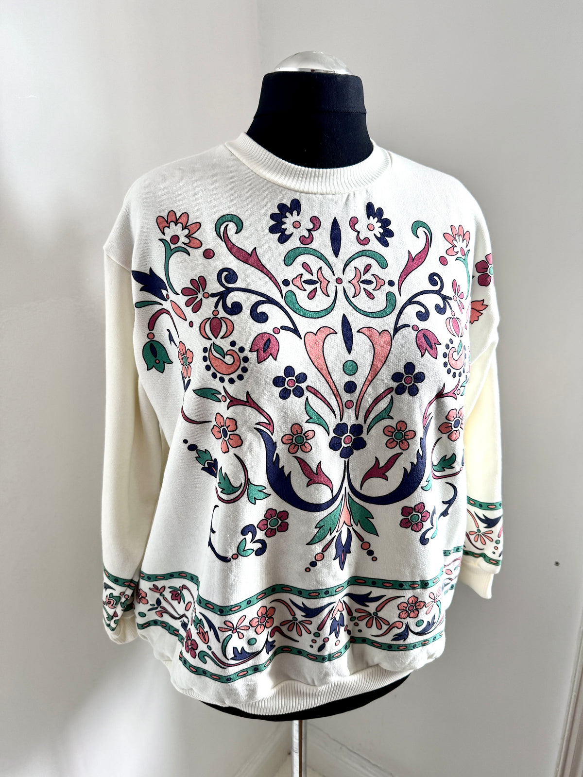 Vintage Sweatshirt Floral Ornate Print