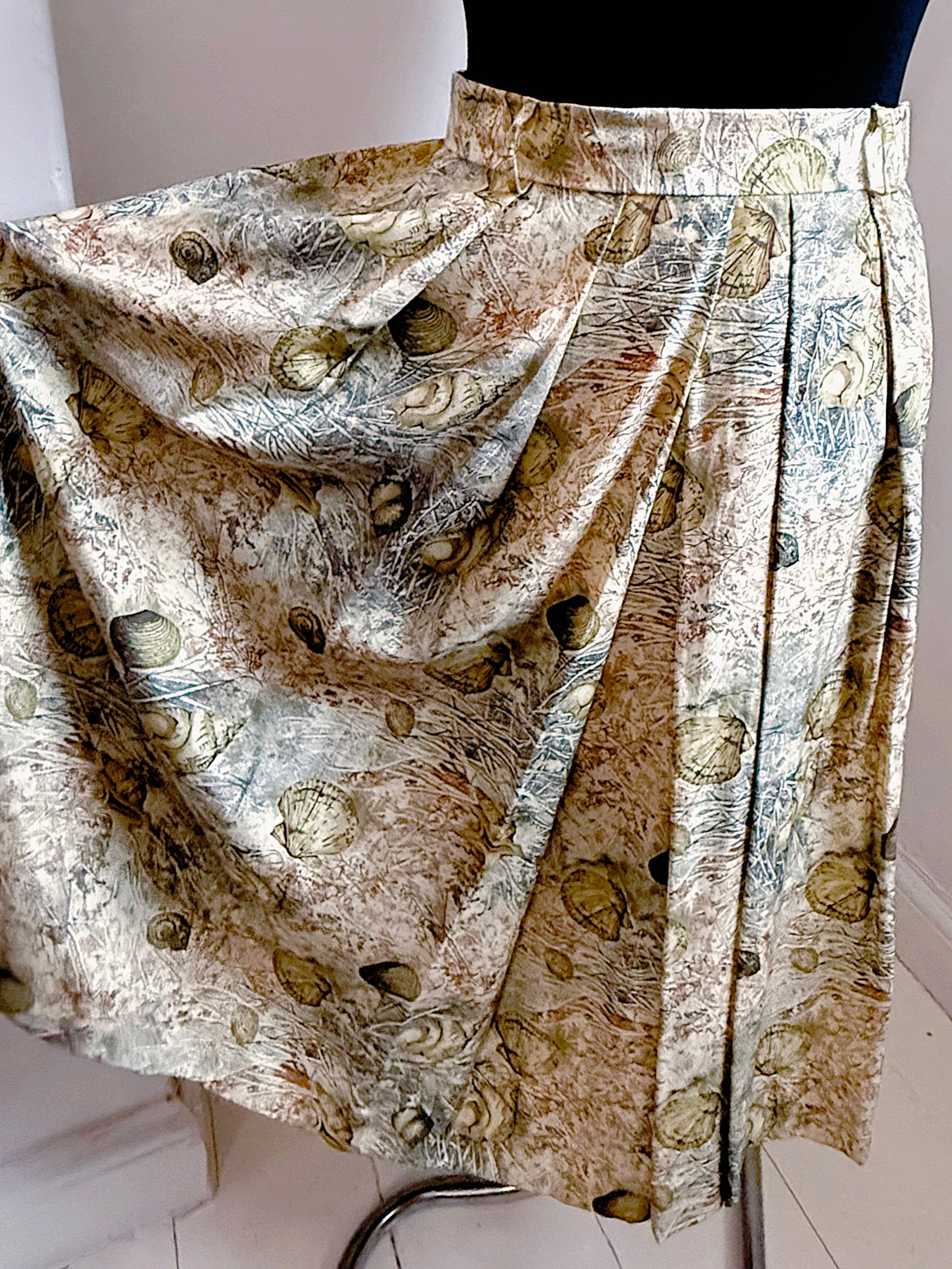 Quirky vintage shell skirt