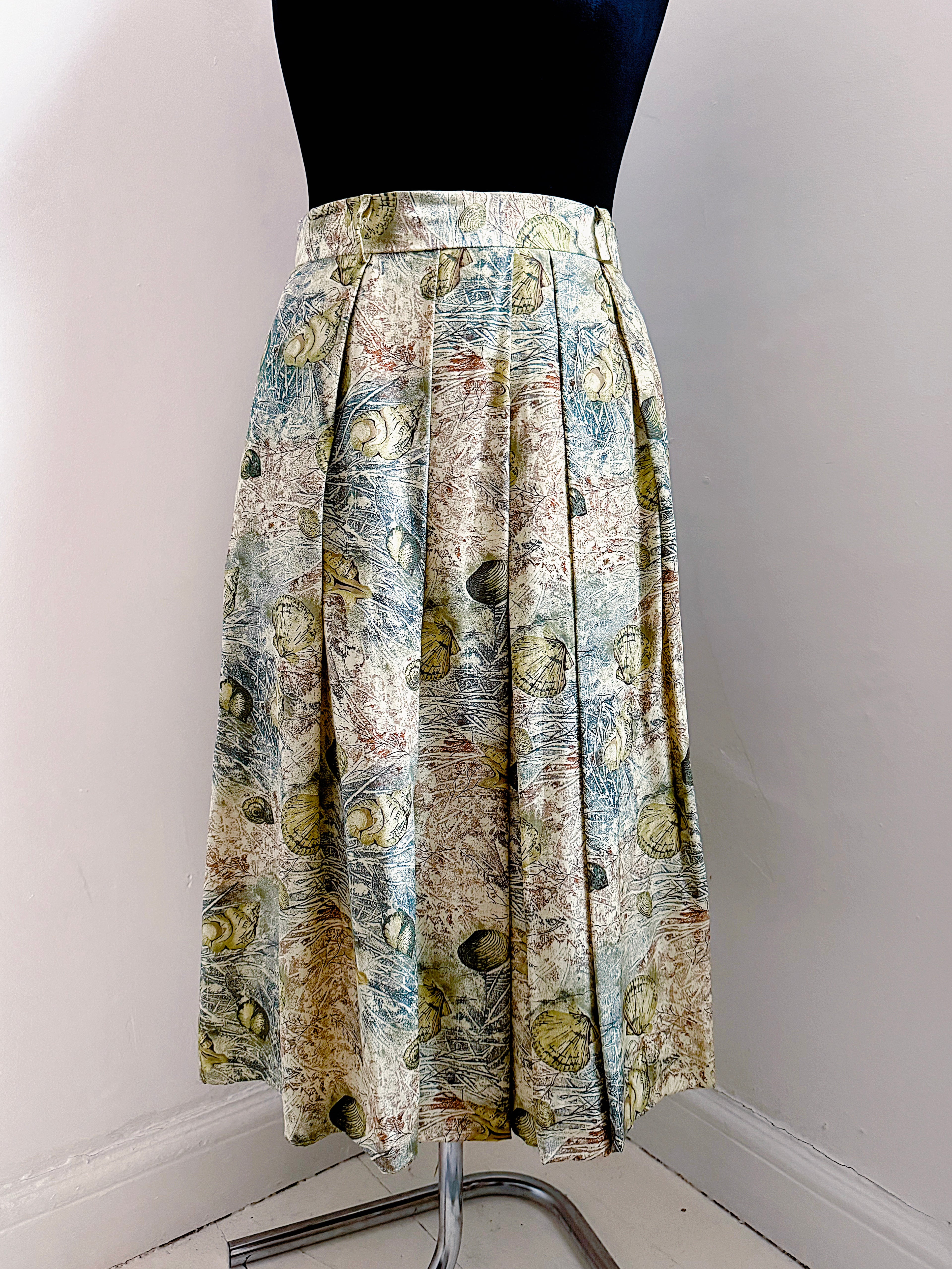 Quirky vintage shell skirt