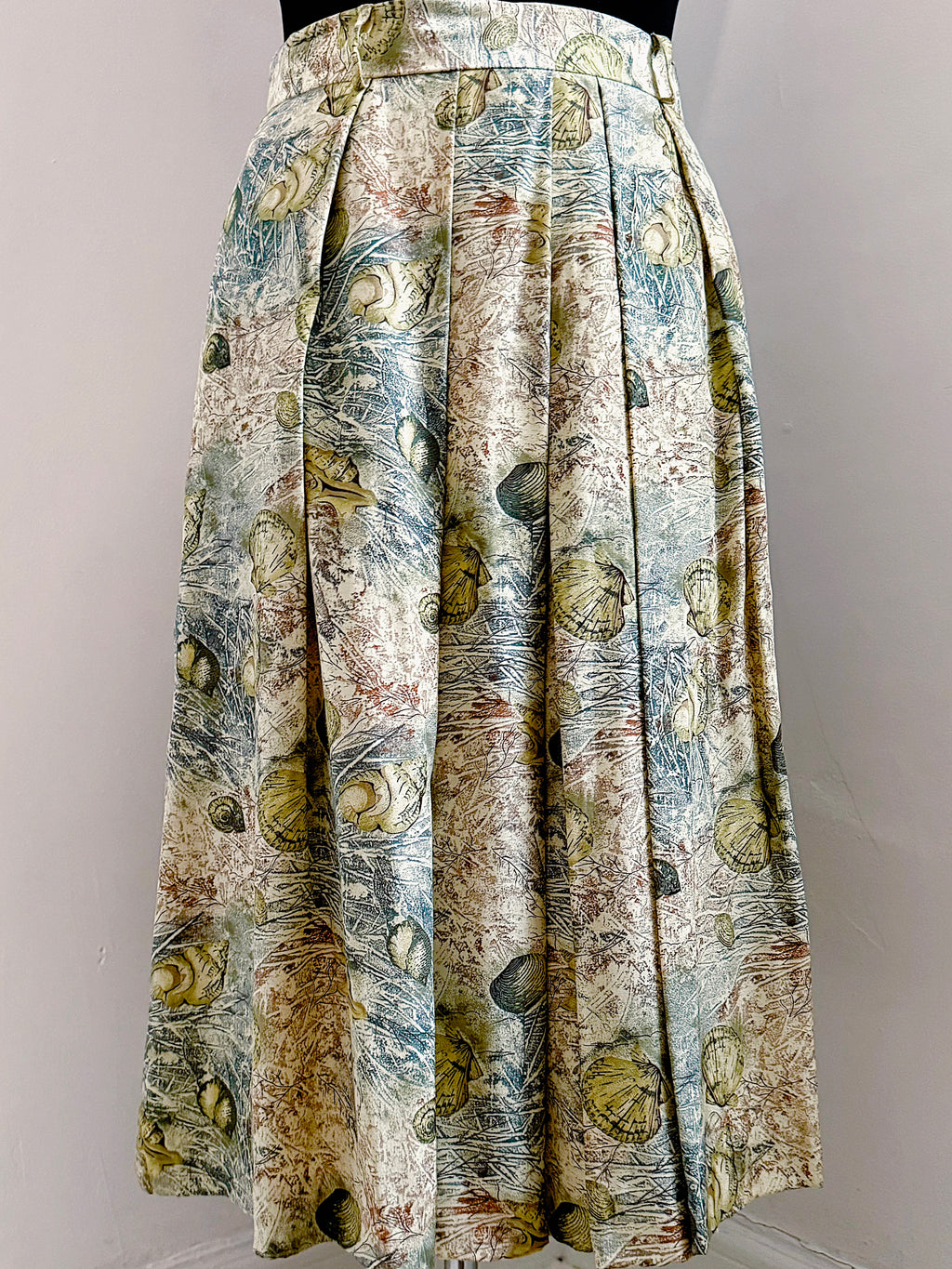 Quirky vintage shell skirt