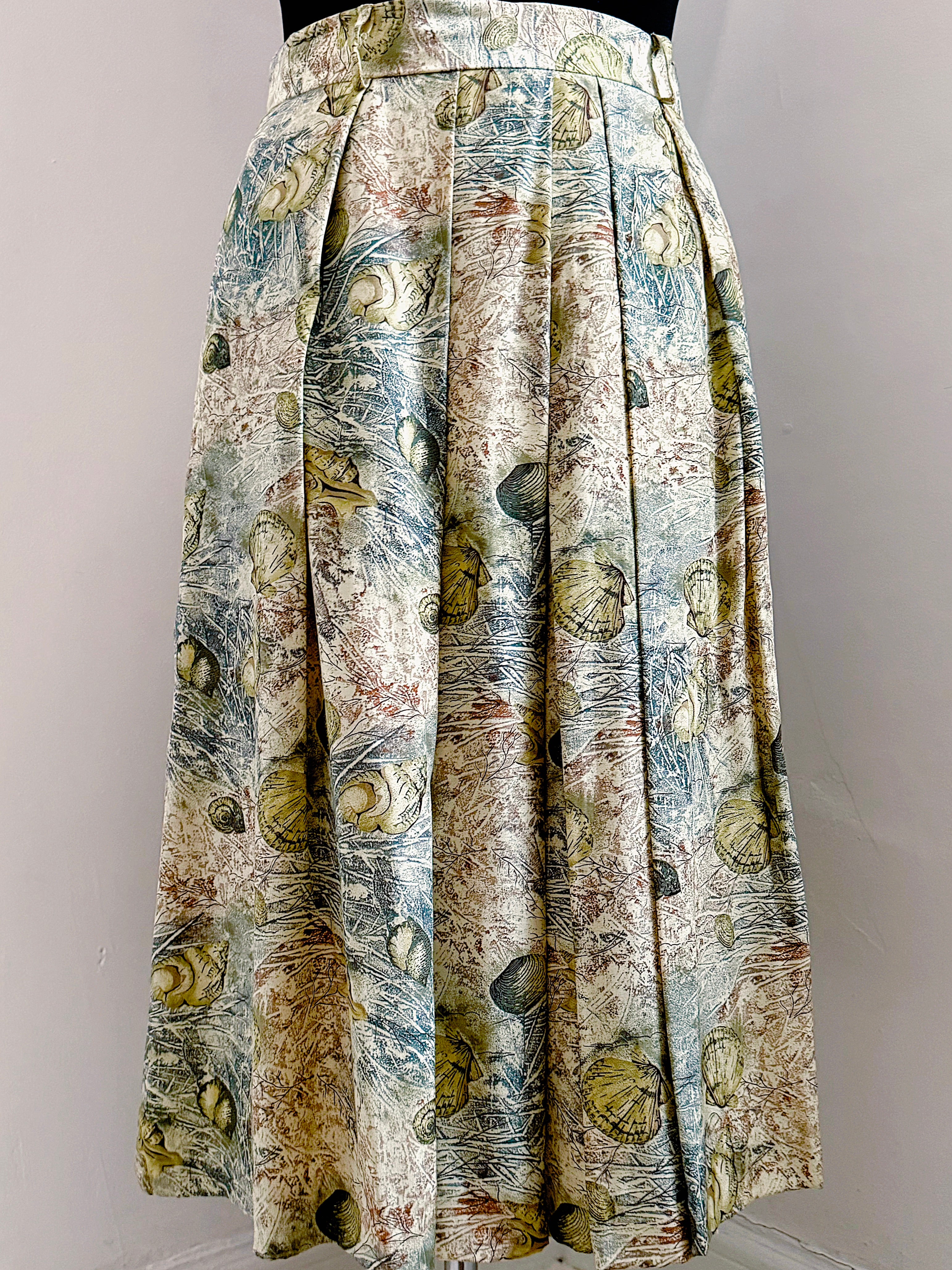 Quirky vintage shell skirt