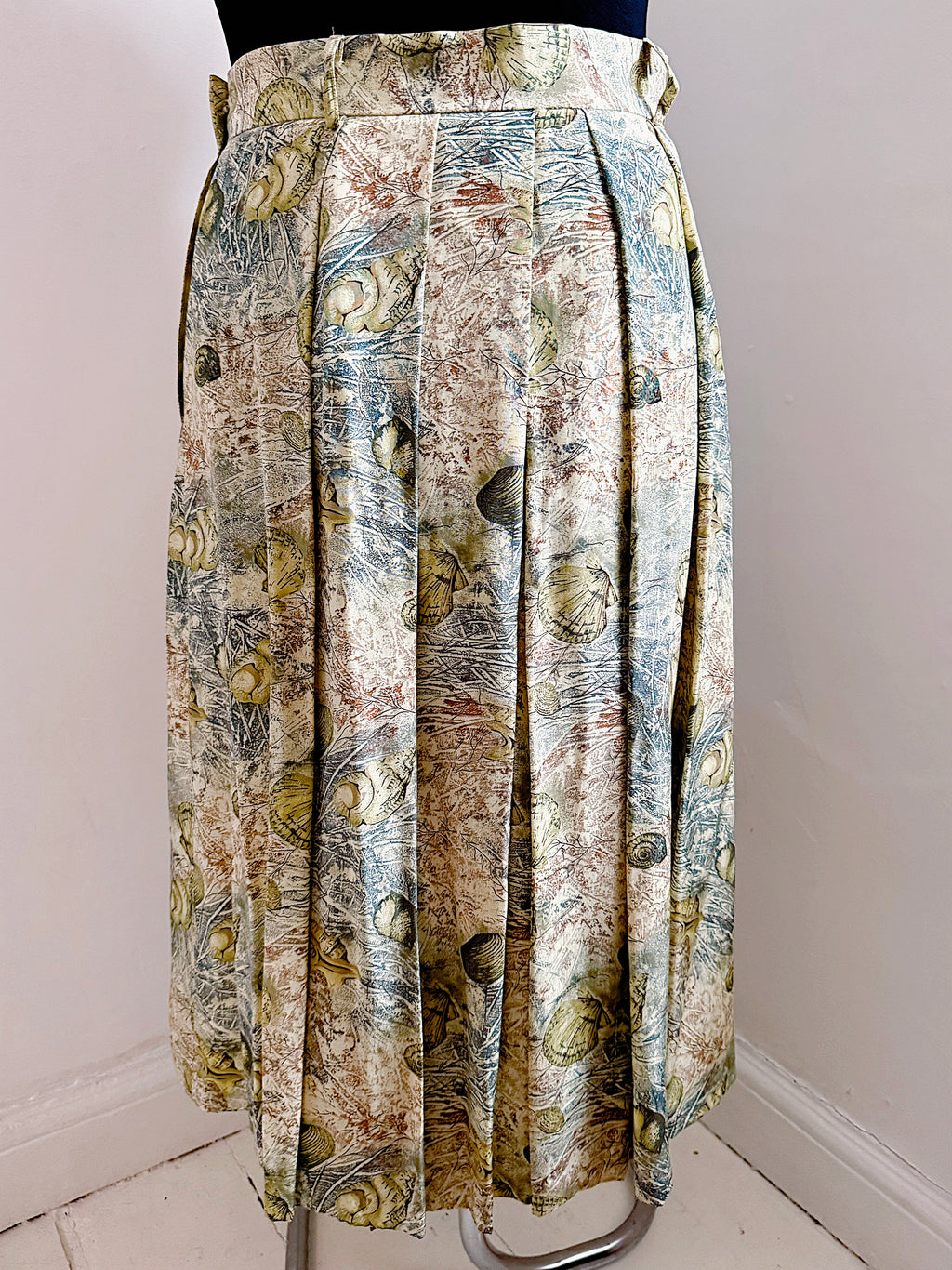 Quirky vintage shell skirt