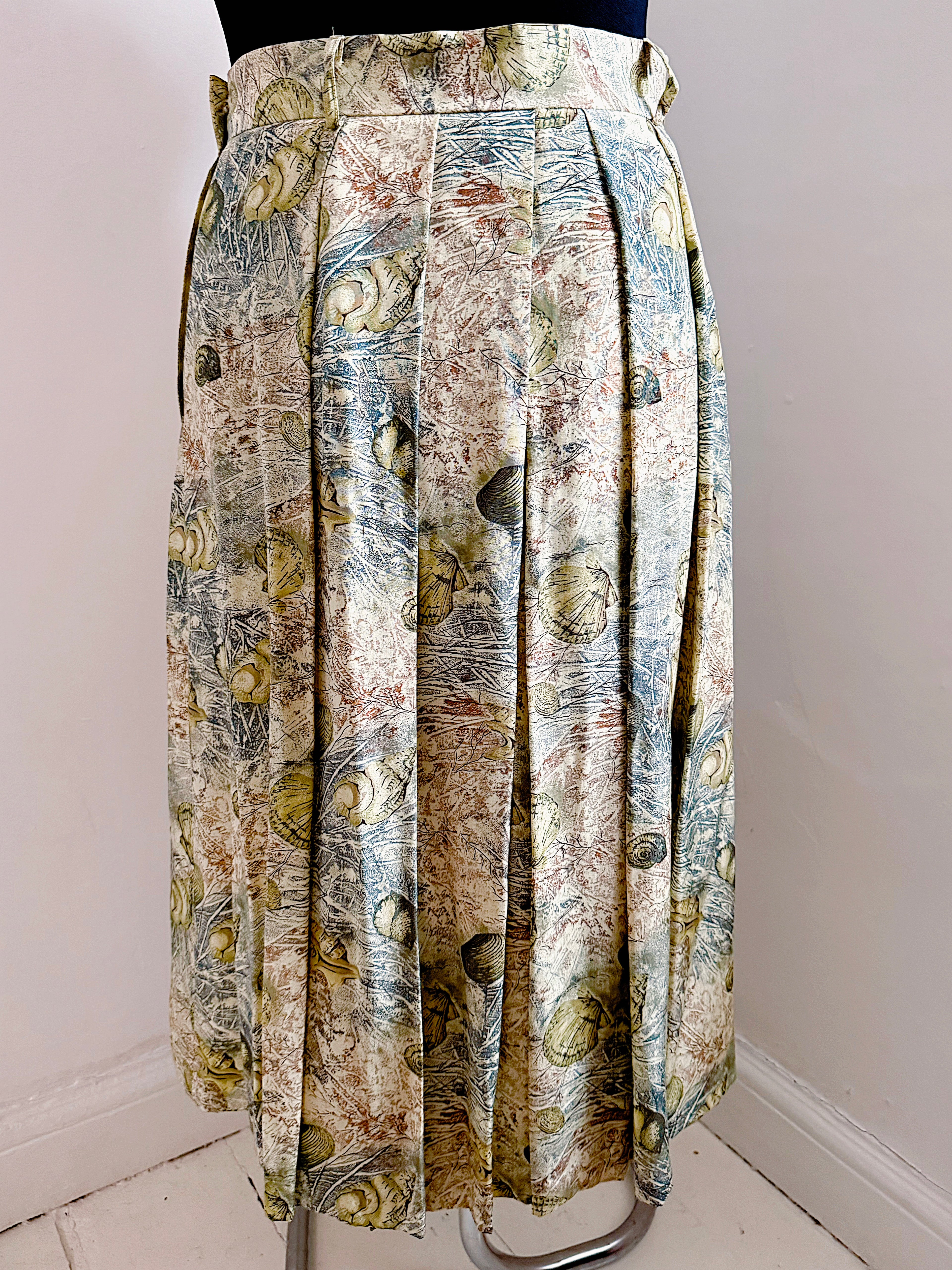 Quirky vintage shell skirt