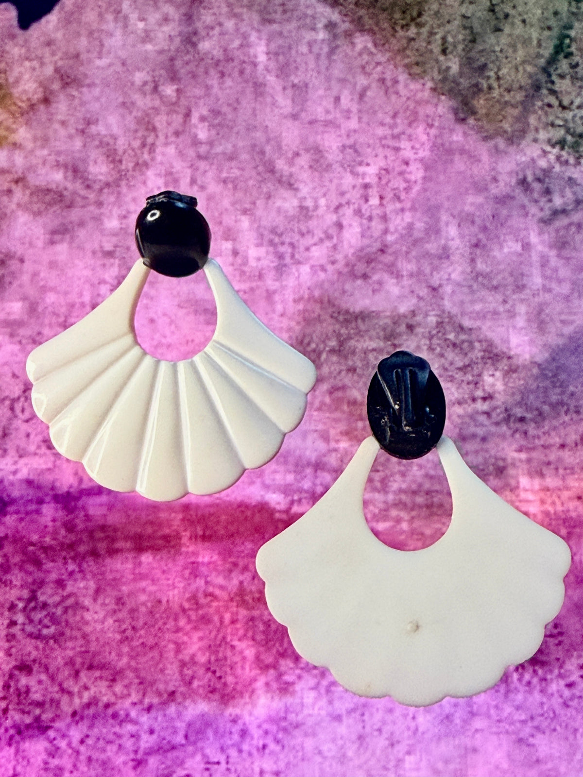 Vintage 1980s Monochrome Fan Shell Clip-On Earrings, Chunky Black & White Acrylic Mod Statement Jewellery