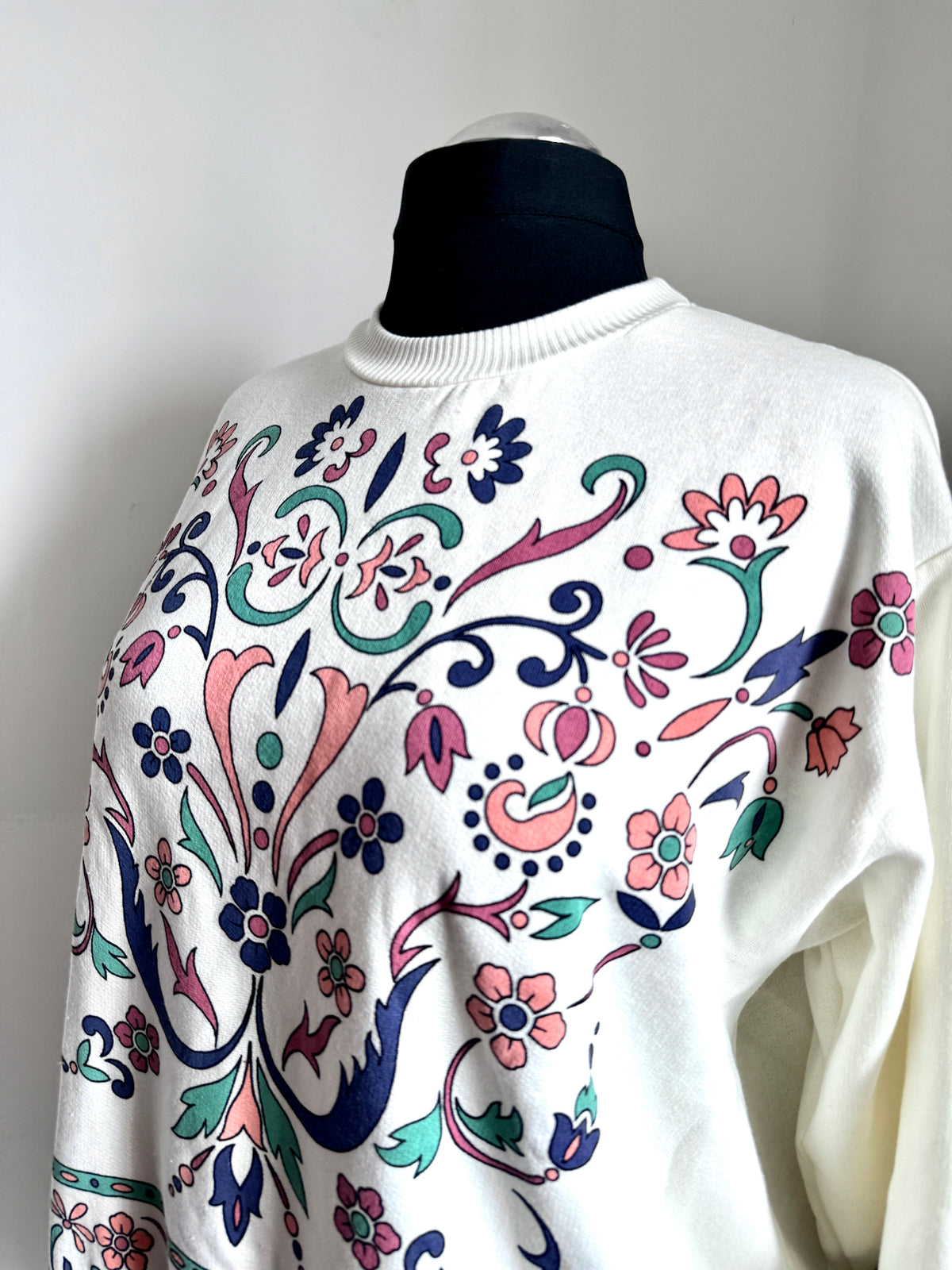 Vintage Sweatshirt Floral Ornate Print